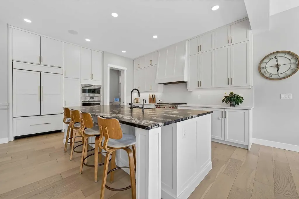 125 Hampstead Mews NW Calgary AB T3A 2Z5