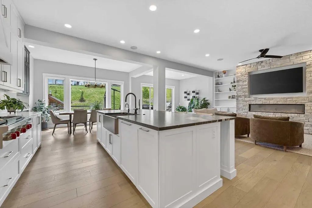 125 Hampstead Mews NW Calgary AB T3A 2Z5