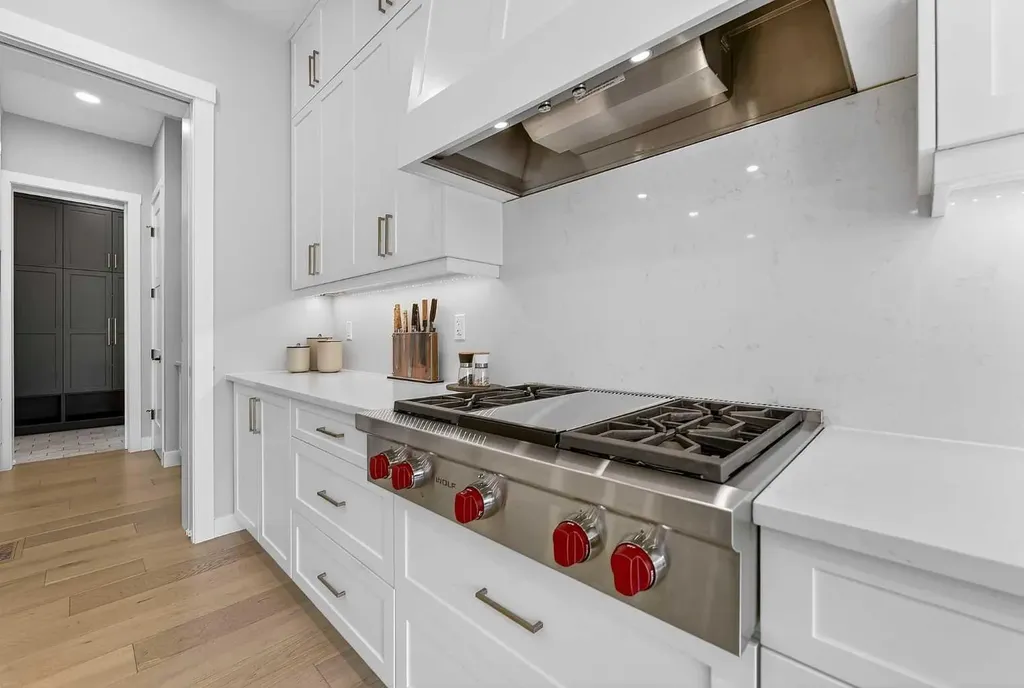125 Hampstead Mews NW Calgary AB T3A 2Z5