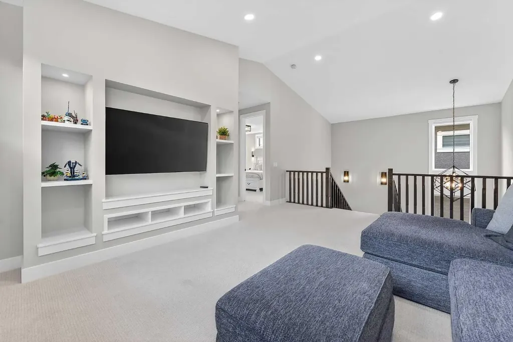125 Hampstead Mews NW Calgary AB T3A 2Z5