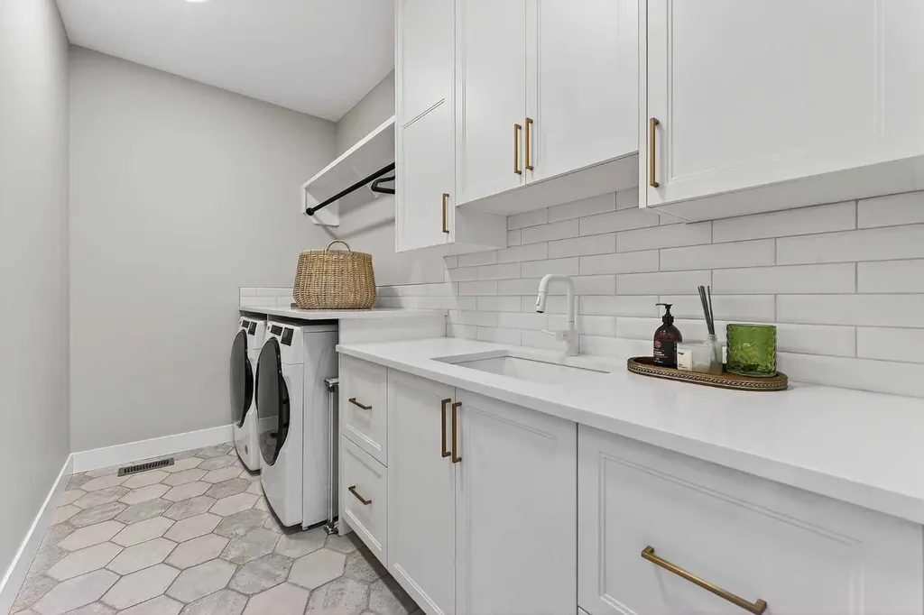 125 Hampstead Mews NW Calgary AB T3A 2Z5