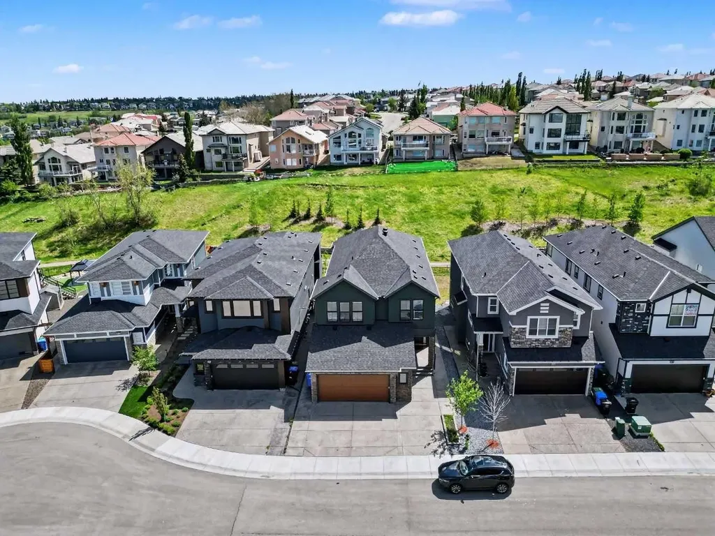 125 Hampstead Mews NW Calgary AB T3A 2Z5