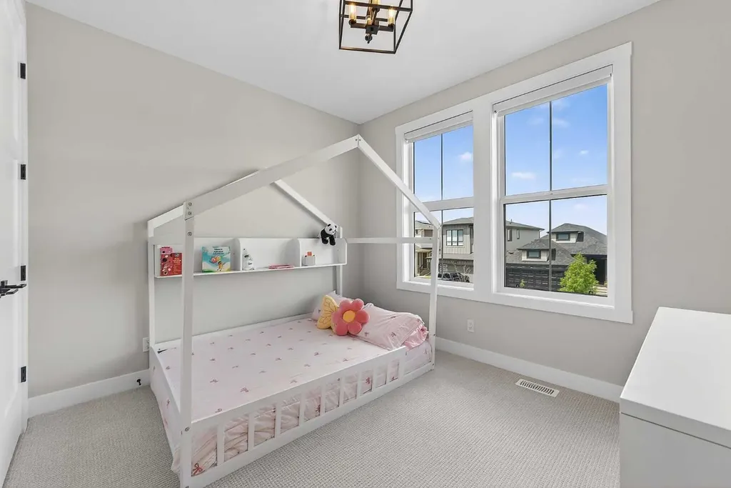 125 Hampstead Mews NW Calgary AB T3A 2Z5