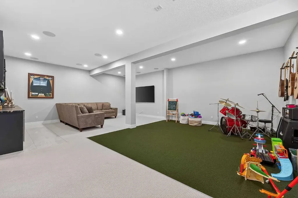 125 Hampstead Mews NW Calgary AB T3A 2Z5