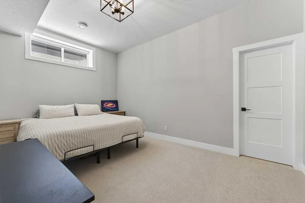 125 Hampstead Mews NW Calgary AB T3A 2Z5