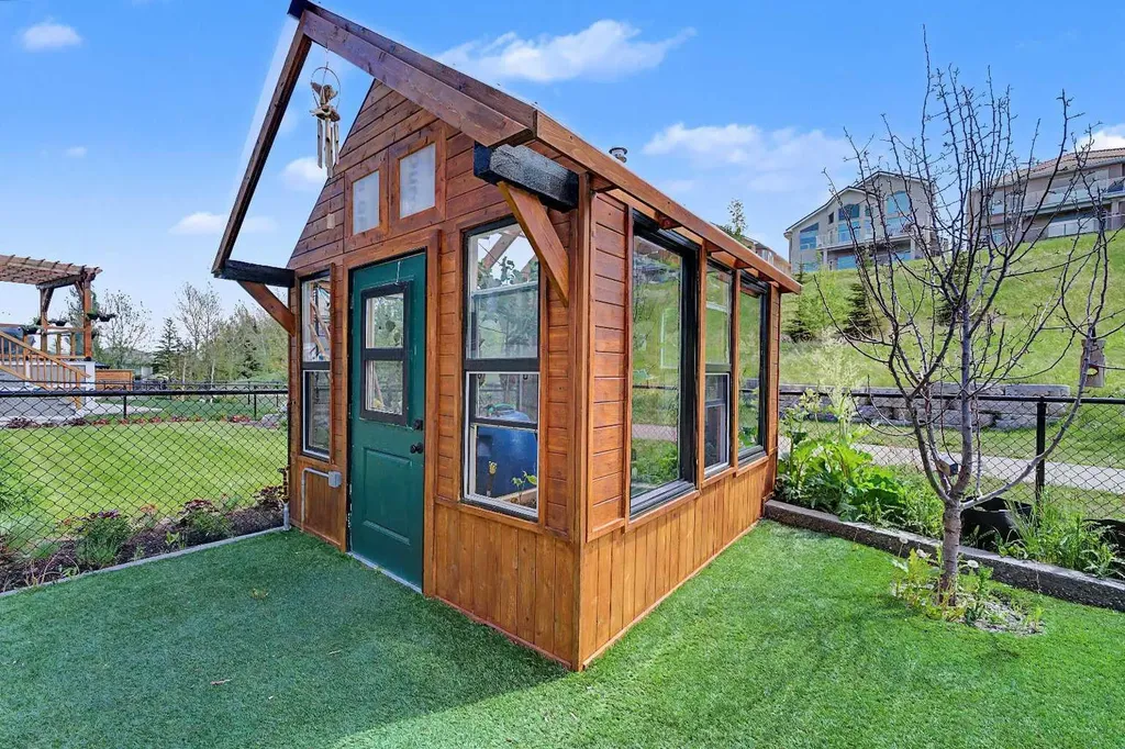 125 Hampstead Mews NW Calgary AB T3A 2Z5