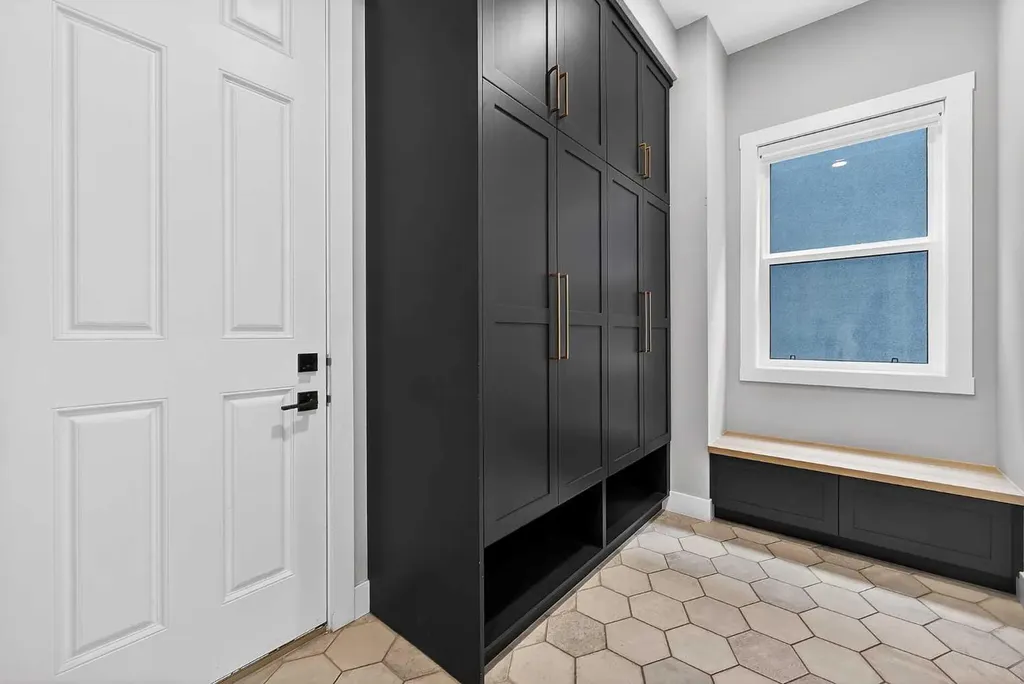 125 Hampstead Mews NW Calgary AB T3A 2Z5