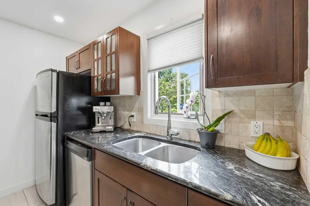 1321 10 Street SW Calgary AB T2R 1P7