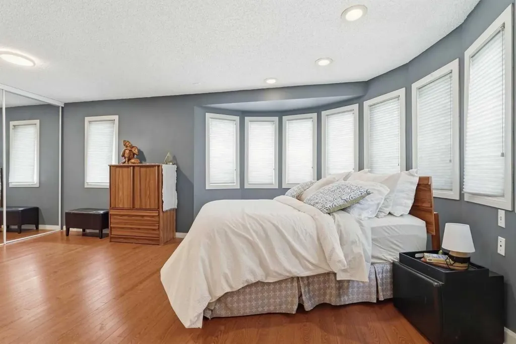 1321 10 Street SW Calgary AB T2R 1P7