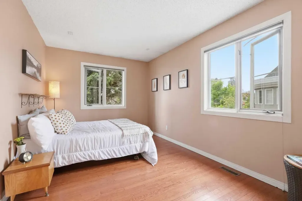 1321 10 Street SW Calgary AB T2R 1P7