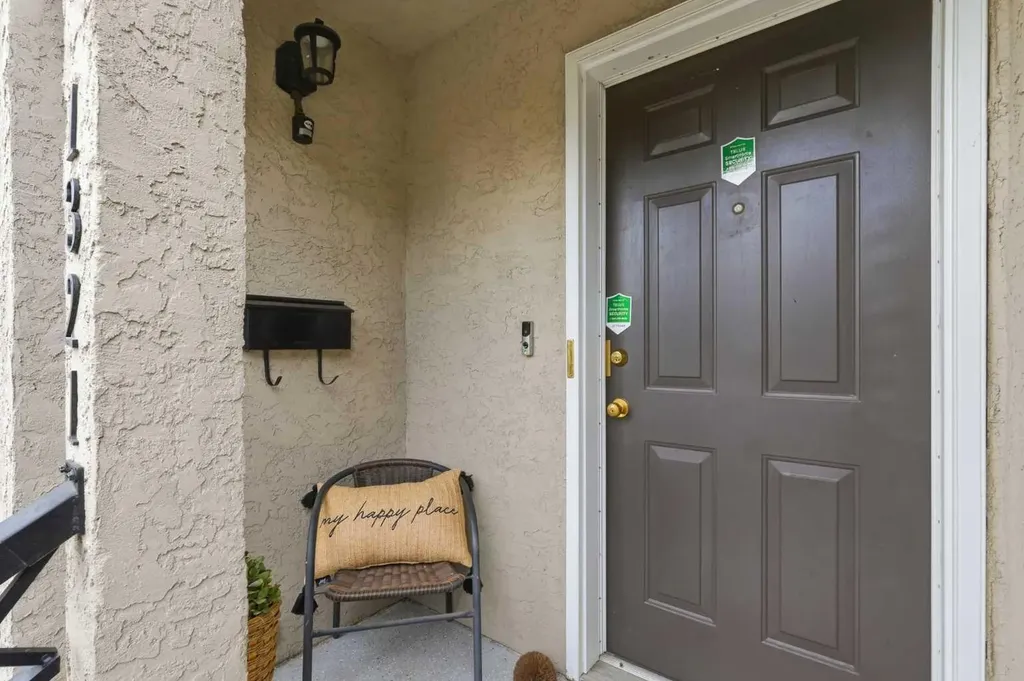 1321 10 Street SW Calgary AB T2R 1P7