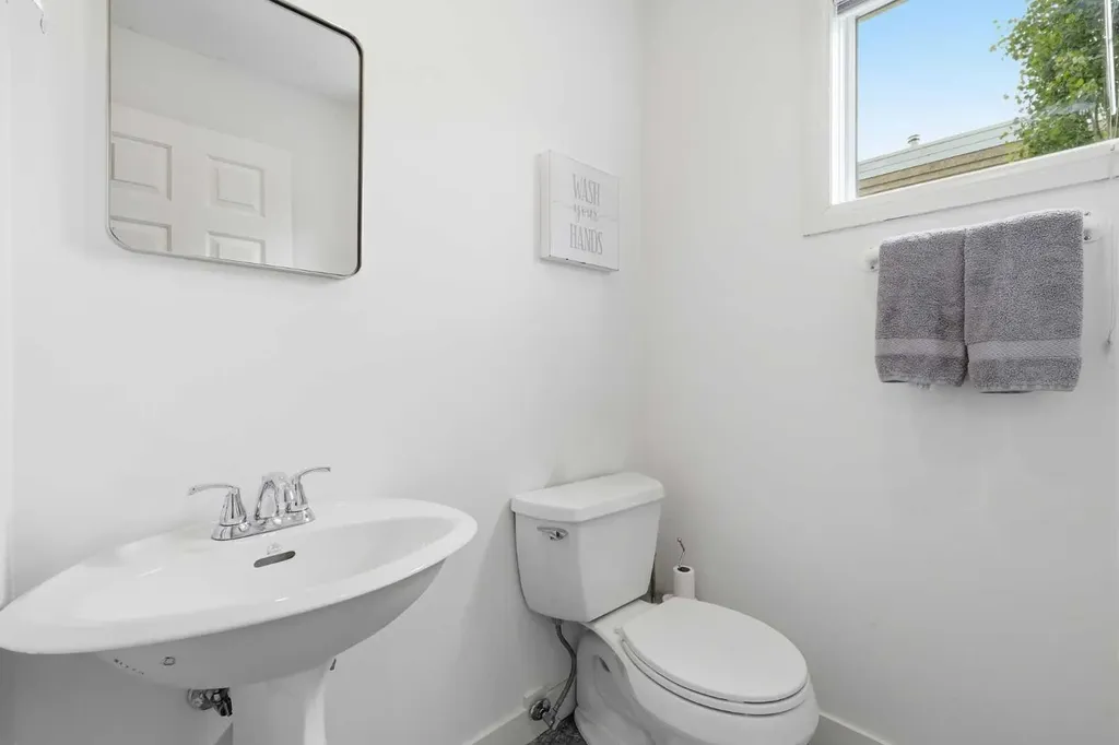 1321 10 Street SW Calgary AB T2R 1P7