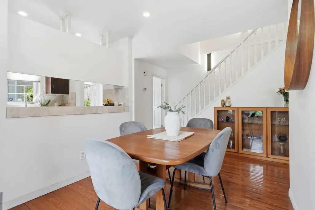 1321 10 Street SW Calgary AB T2R 1P7