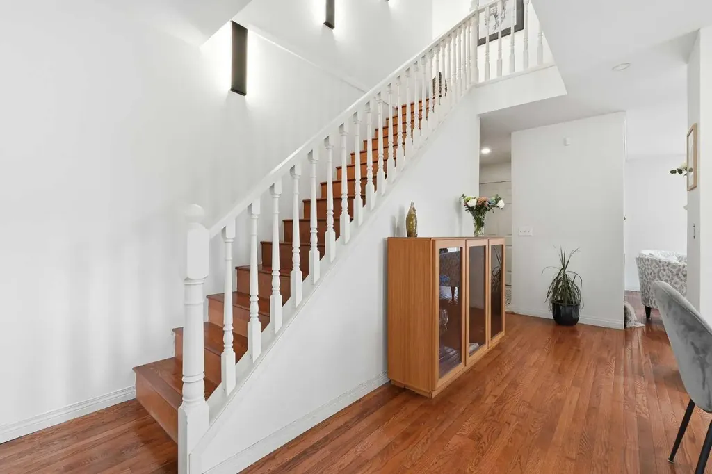 1321 10 Street SW Calgary AB T2R 1P7