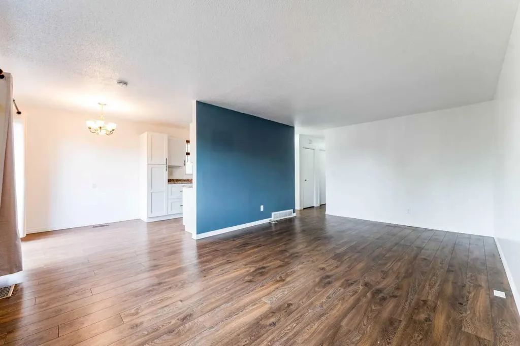 2906 Doverville Crescent SE Calgary AB T2B 1T0