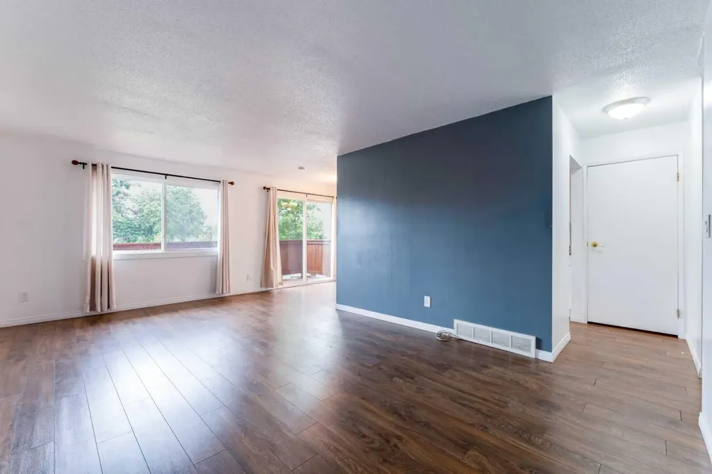 2906 Doverville Crescent SE Calgary AB T2B 1T0