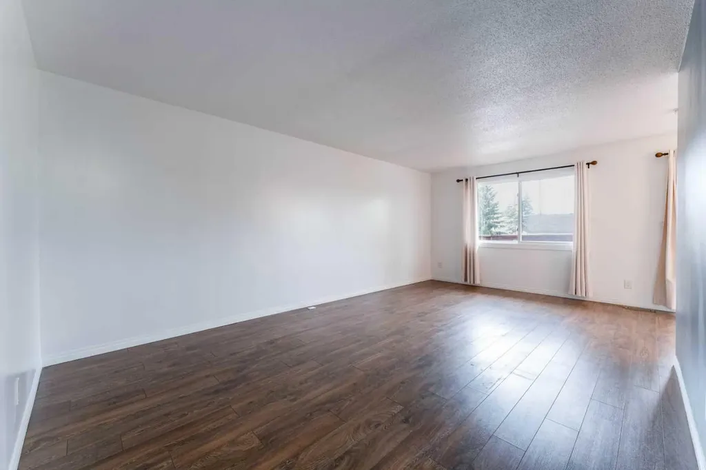 2906 Doverville Crescent SE Calgary AB T2B 1T0