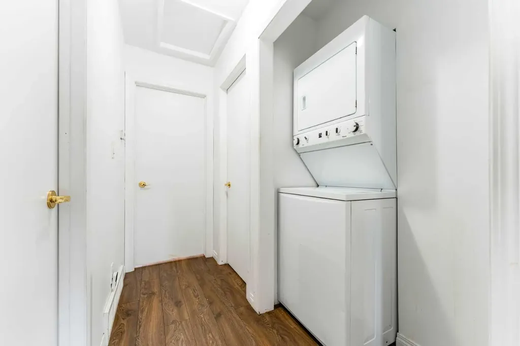 2906 Doverville Crescent SE Calgary AB T2B 1T0