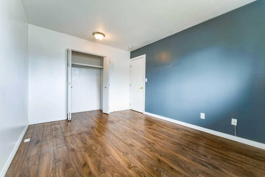 2906 Doverville Crescent SE Calgary AB T2B 1T0