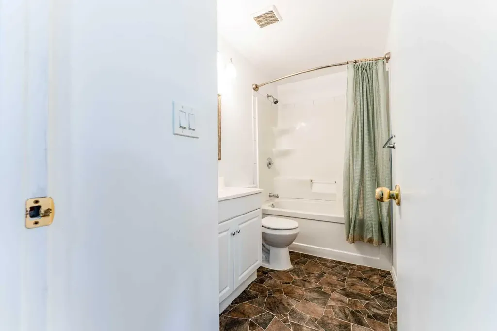 2906 Doverville Crescent SE Calgary AB T2B 1T0