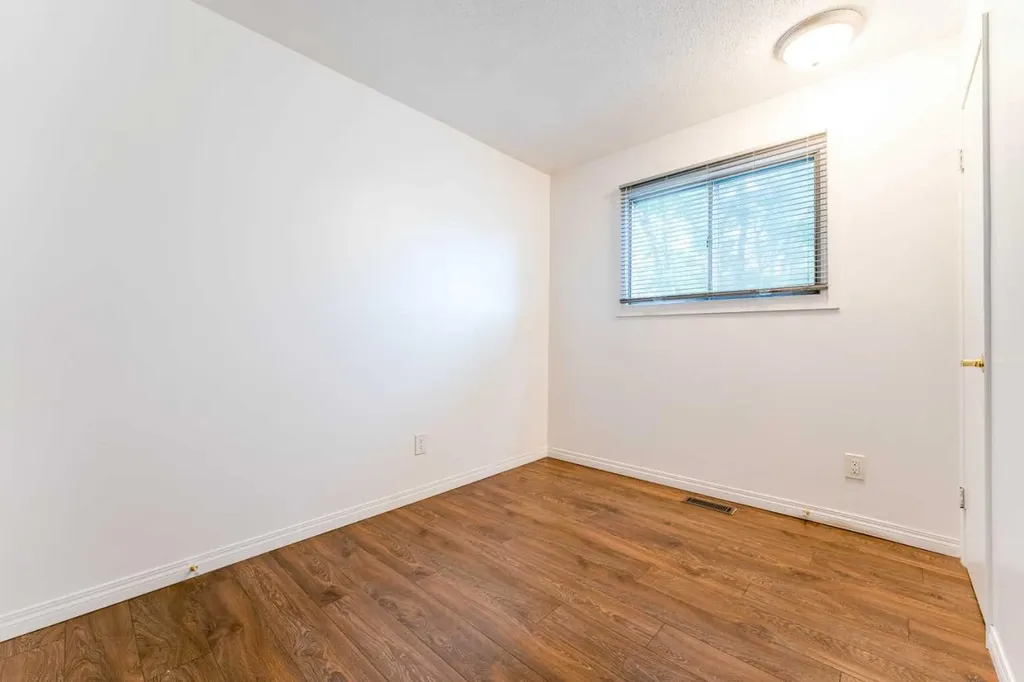 2906 Doverville Crescent SE Calgary AB T2B 1T0