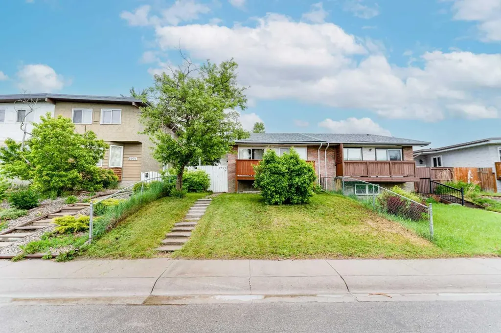 2906 Doverville Crescent SE Calgary AB T2B 1T0