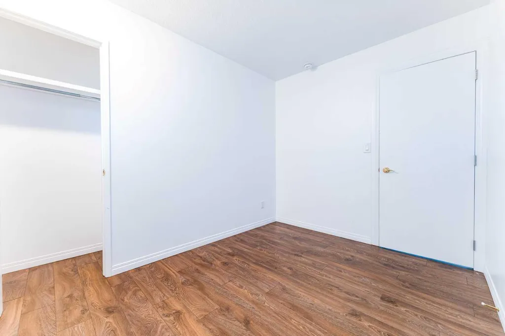 2906 Doverville Crescent SE Calgary AB T2B 1T0