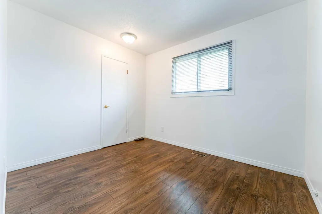 2906 Doverville Crescent SE Calgary AB T2B 1T0