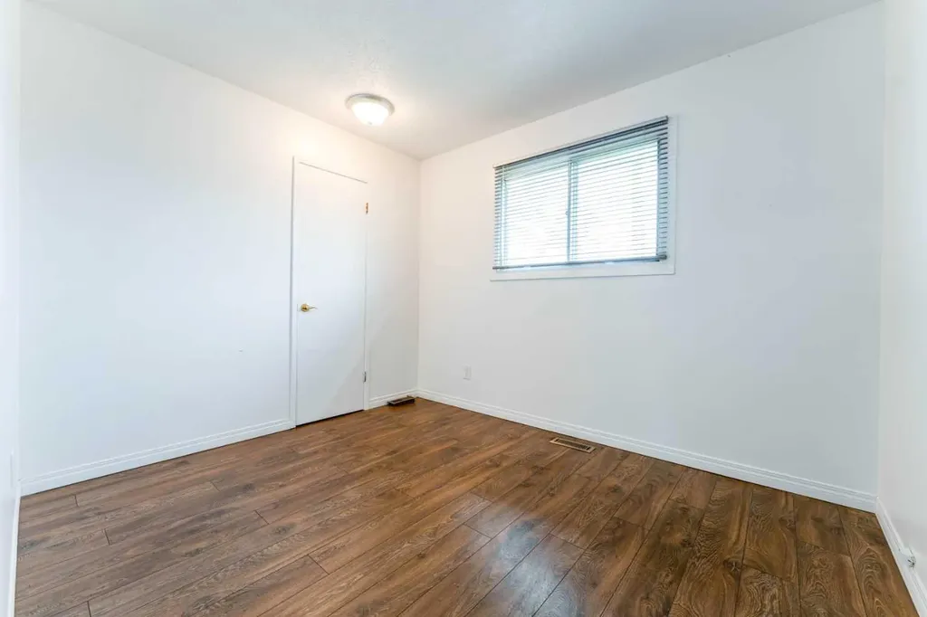 2906 Doverville Crescent SE Calgary AB T2B 1T0