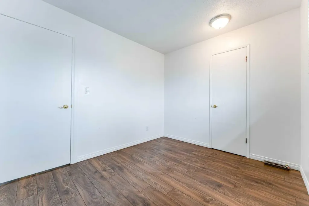 2906 Doverville Crescent SE Calgary AB T2B 1T0