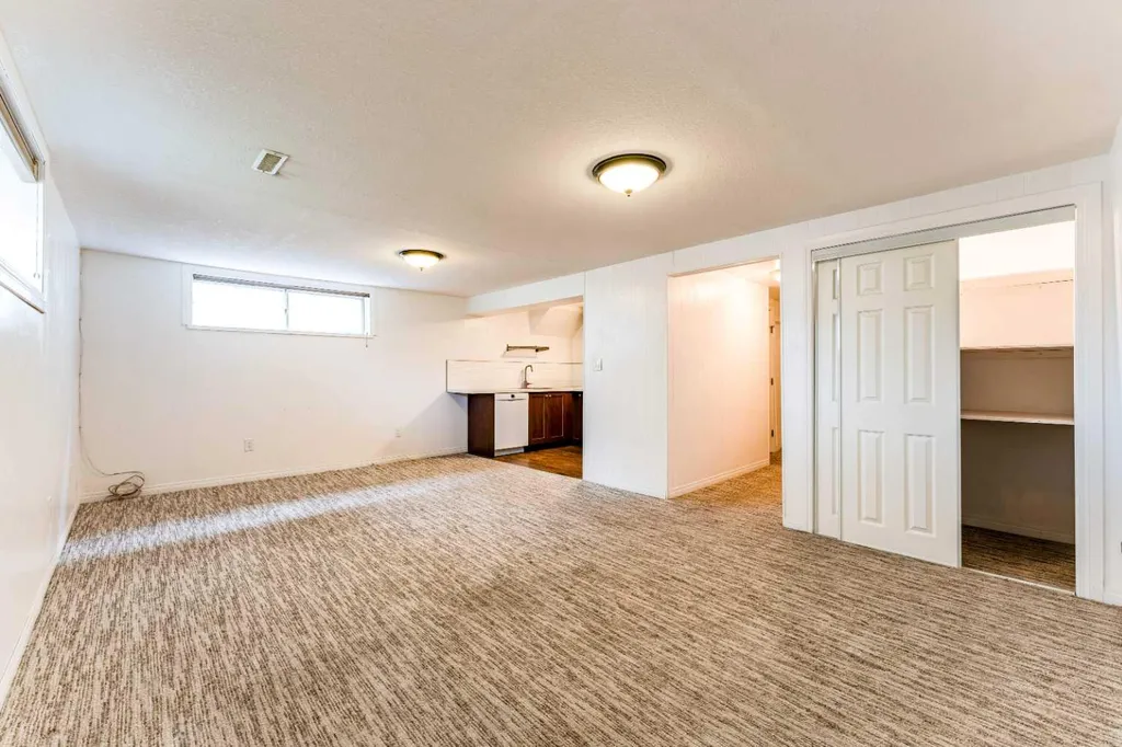 2906 Doverville Crescent SE Calgary AB T2B 1T0