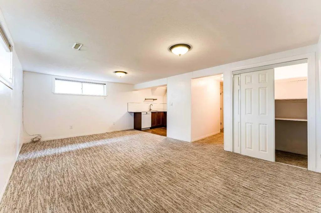 2906 Doverville Crescent SE Calgary AB T2B 1T0