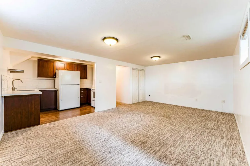 2906 Doverville Crescent SE Calgary AB T2B 1T0