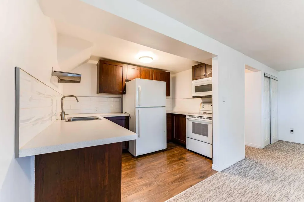 2906 Doverville Crescent SE Calgary AB T2B 1T0