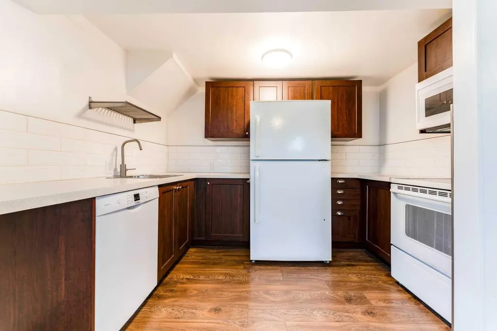2906 Doverville Crescent SE Calgary AB T2B 1T0