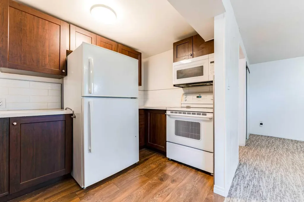 2906 Doverville Crescent SE Calgary AB T2B 1T0