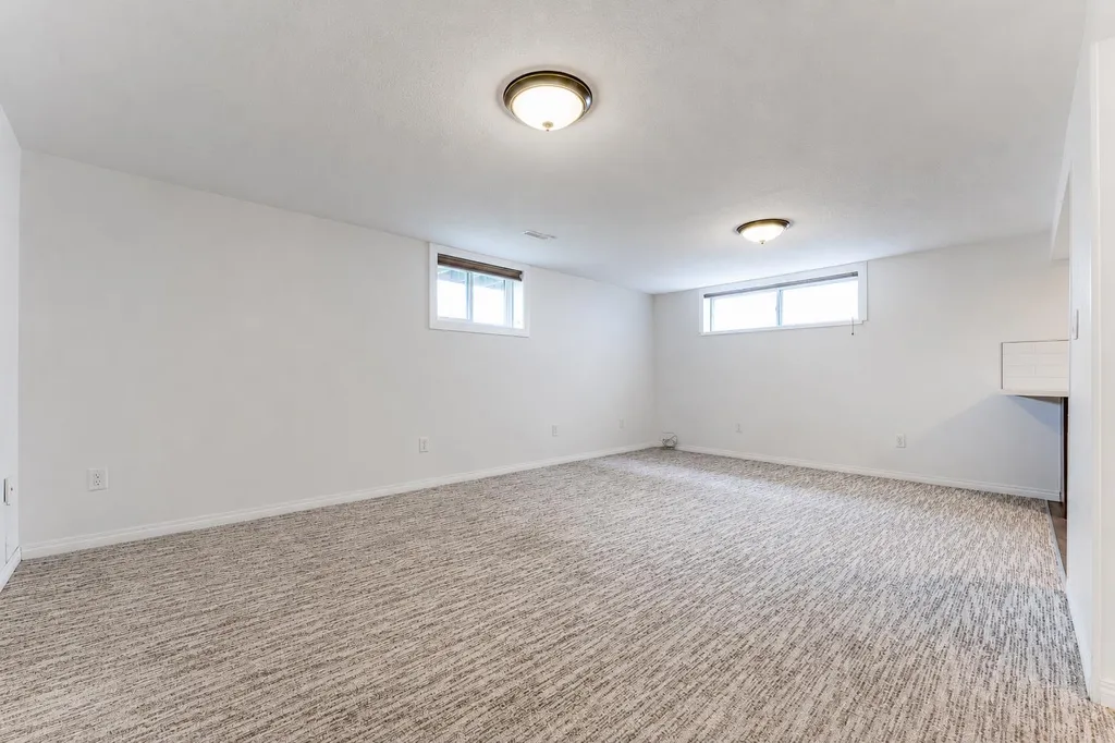 2906 Doverville Crescent SE Calgary AB T2B 1T0
