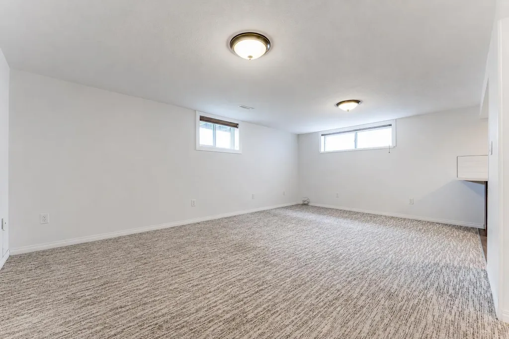 2906 Doverville Crescent SE Calgary AB T2B 1T0