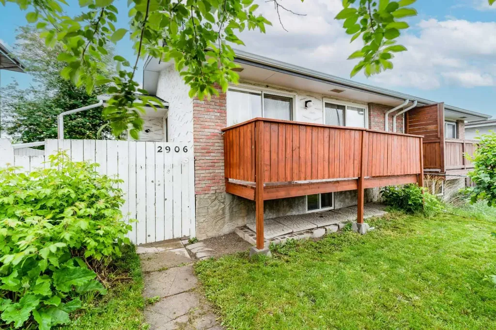 2906 Doverville Crescent SE Calgary AB T2B 1T0