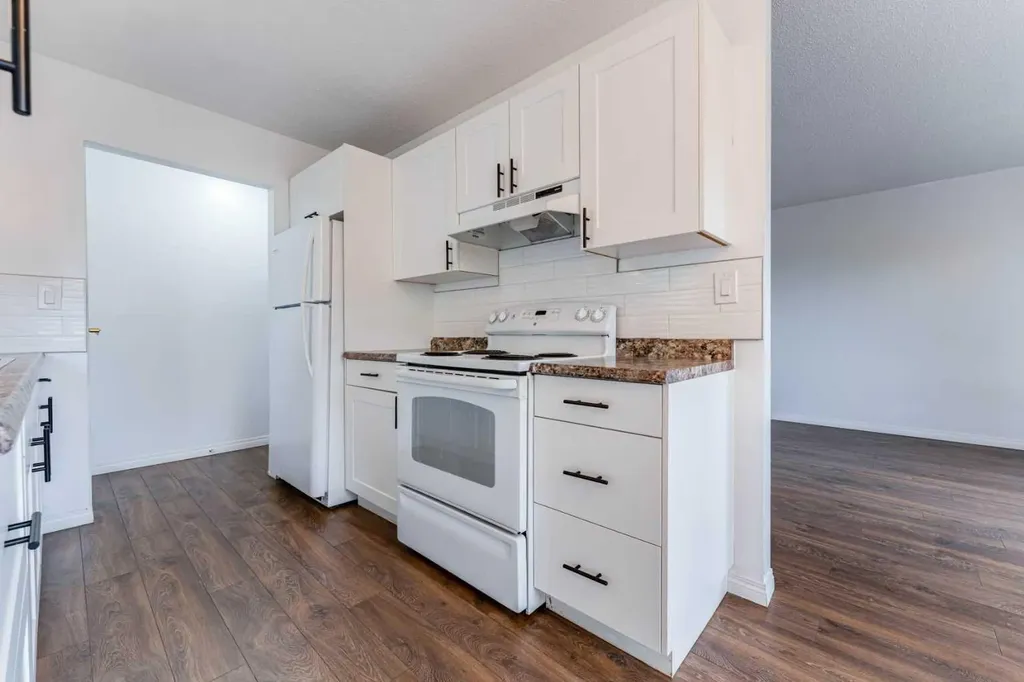 2906 Doverville Crescent SE Calgary AB T2B 1T0