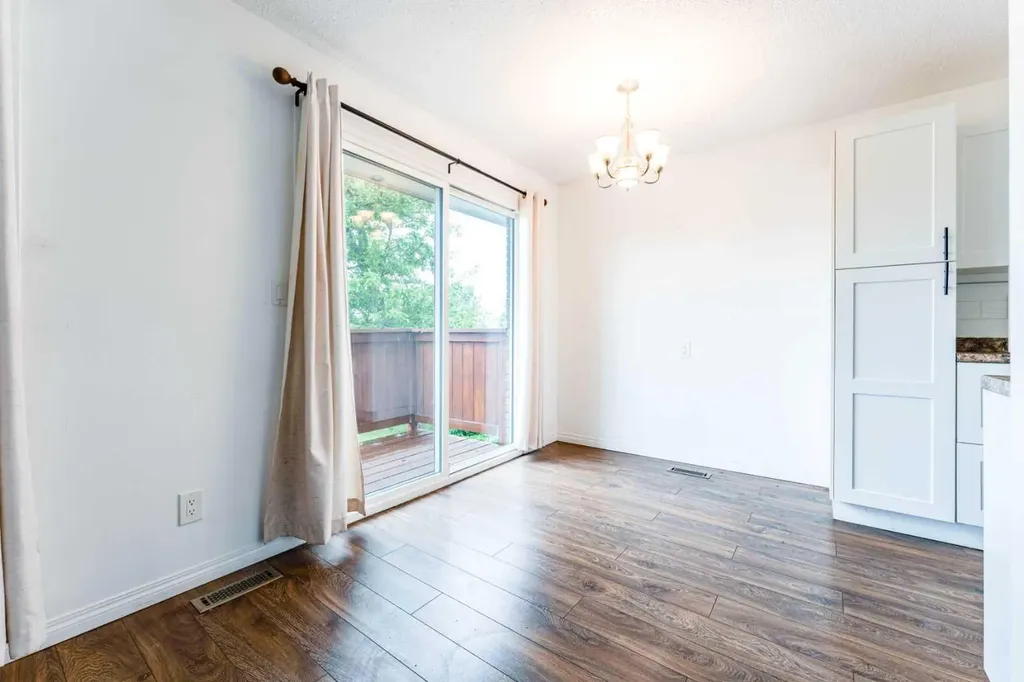 2906 Doverville Crescent SE Calgary AB T2B 1T0