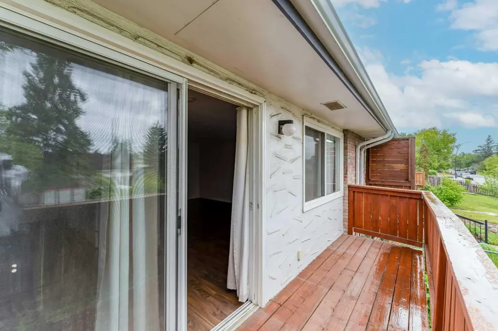 2906 Doverville Crescent SE Calgary AB T2B 1T0