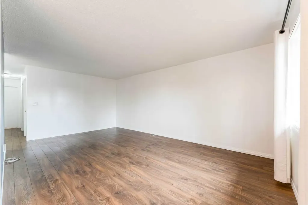 2906 Doverville Crescent SE Calgary AB T2B 1T0