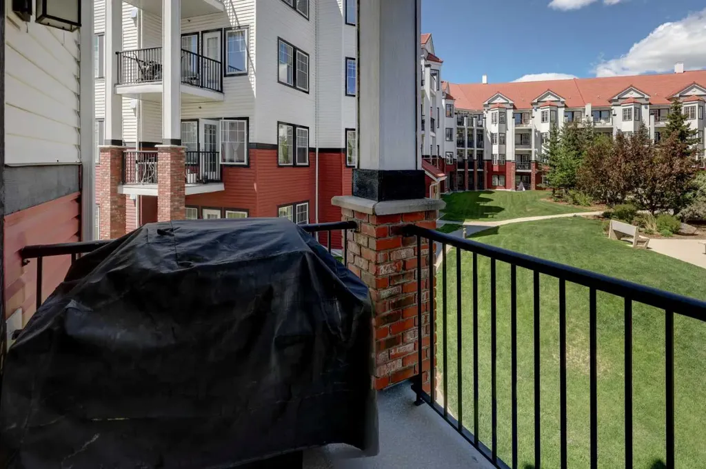 70 Royal Oak Plaza NW Calgary AB T3G0C1