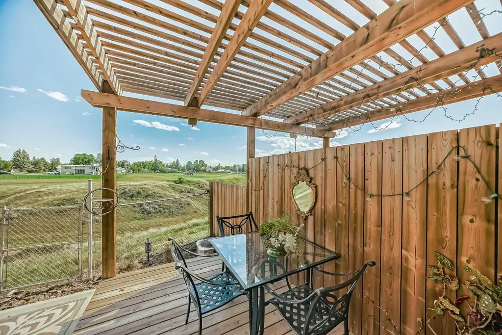 1584 Stafford Drive N Lethbridge AB T1H 2C5