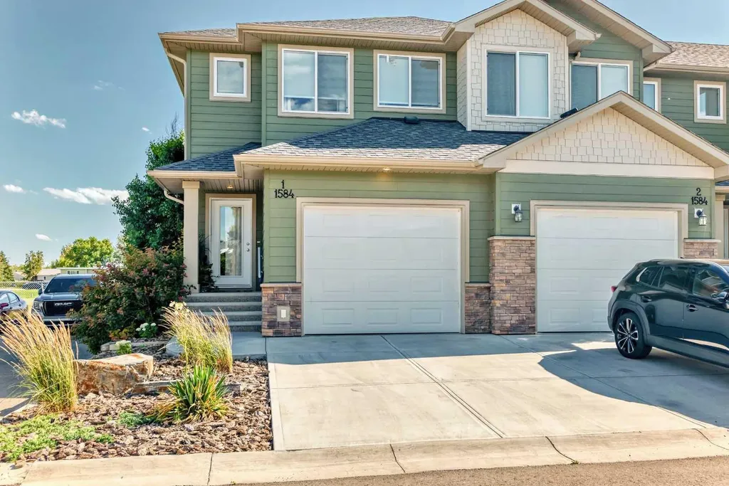 1584 Stafford Drive N Lethbridge AB T1H 2C5