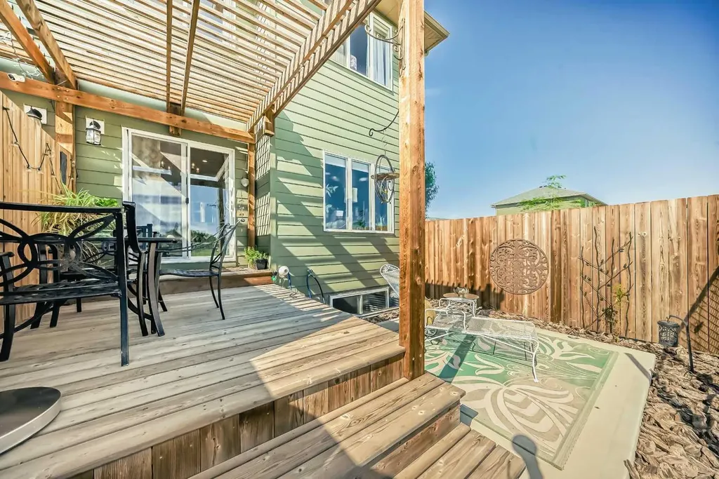 1584 Stafford Drive N Lethbridge AB T1H 2C5
