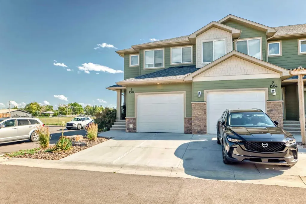 1584 Stafford Drive N Lethbridge AB T1H 2C5