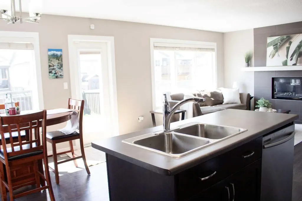 10305 Royal Oaks Drive Grande Prairie AB T8V 2R1