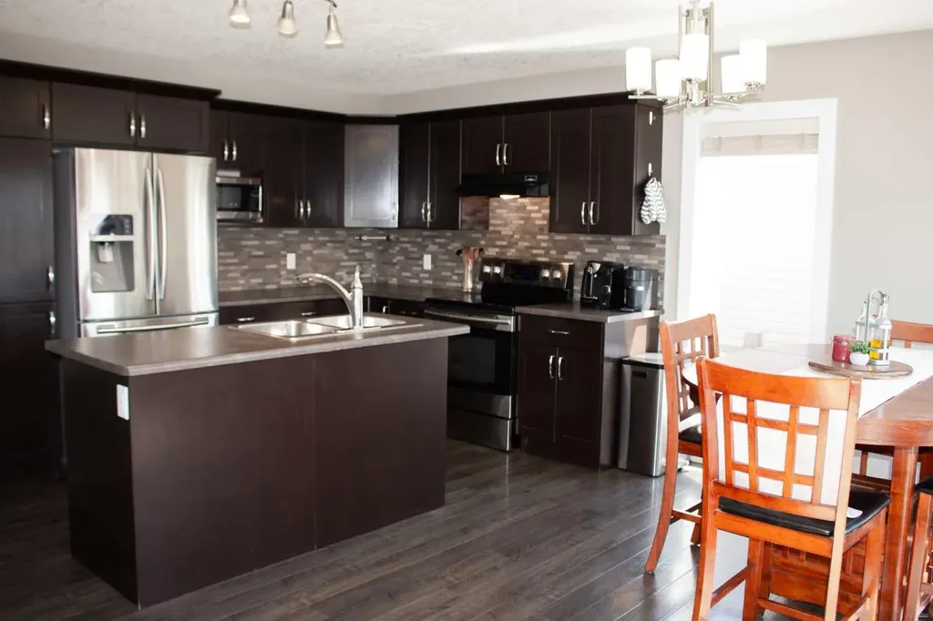 10305 Royal Oaks Drive Grande Prairie AB T8V 2R1